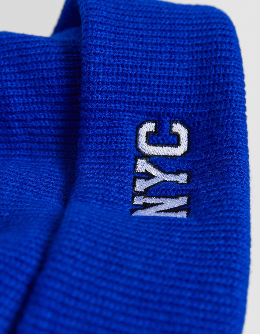 Gorro universitário curto