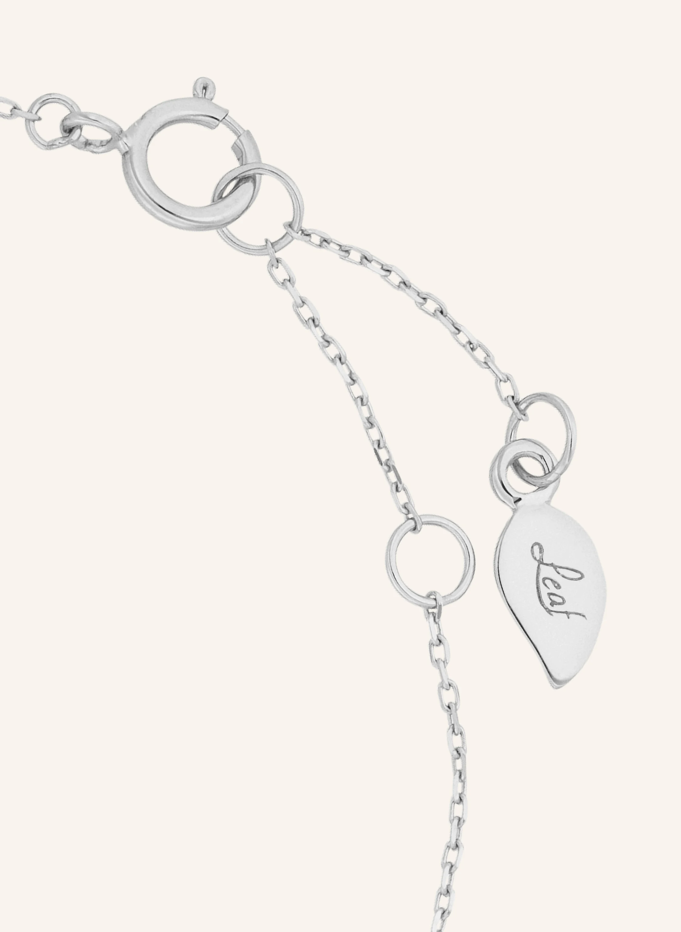 Leaf Armband TINY LOVE aus 14 Karat Weißgold mit Diamanten