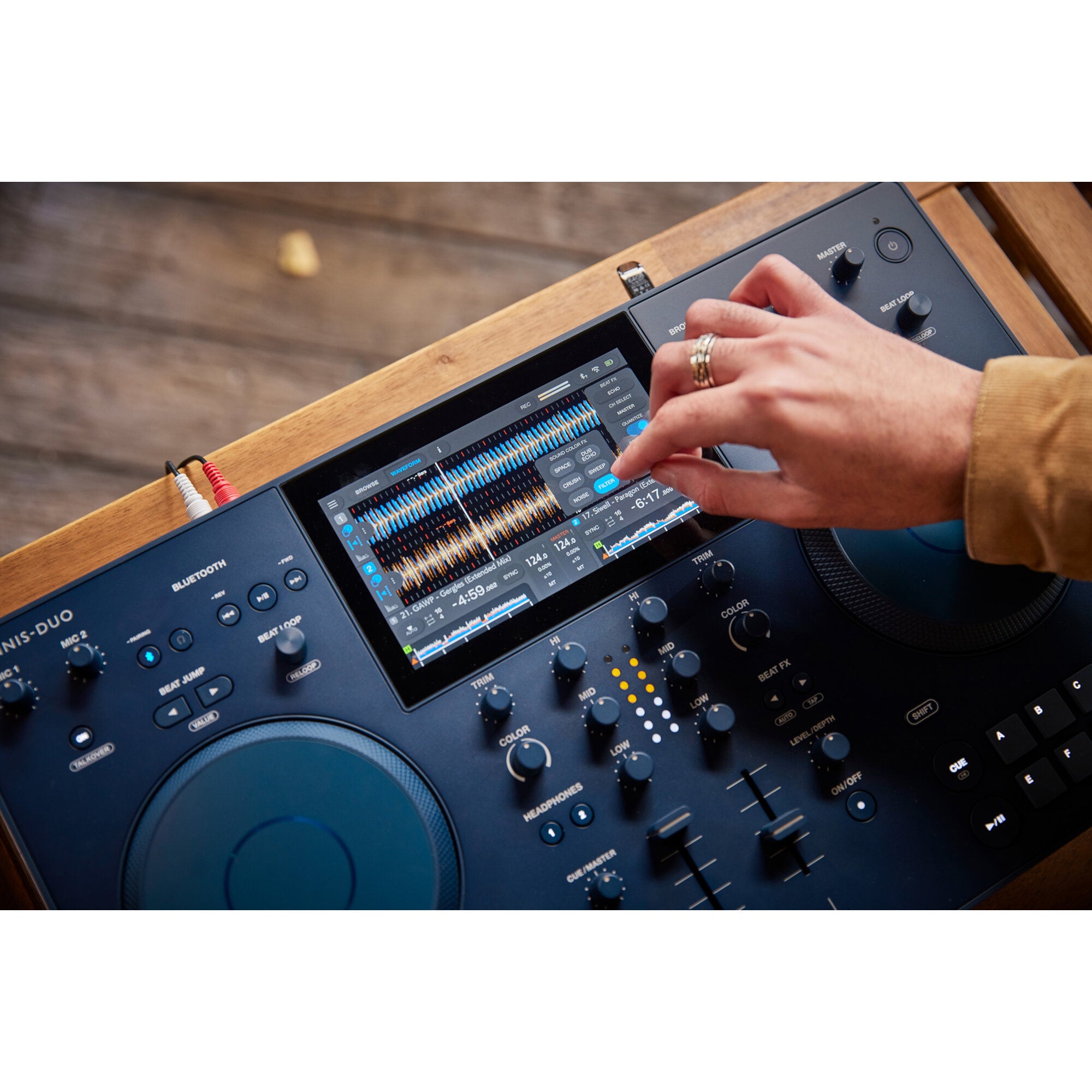 AlphaTheta Omnis-Duo all-in-one mobiel DJ-systeem