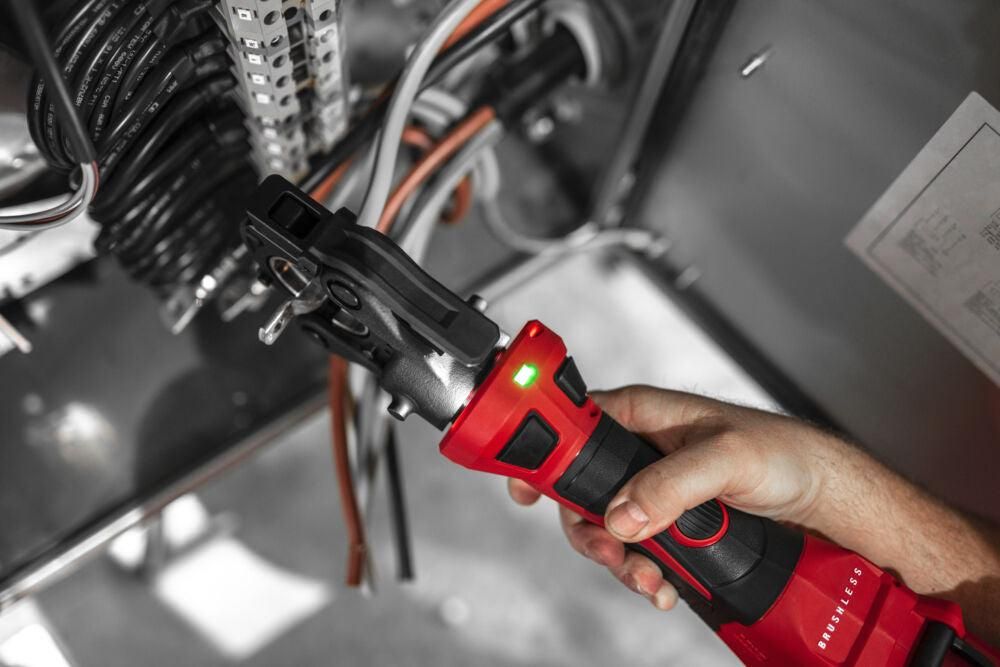 Milwaukee M18 ONEHCCT60-202C FORCE LOGIC™ Accu kabelkrimptang 60 kN 18V 2.0Ah in koffer - 4933479684