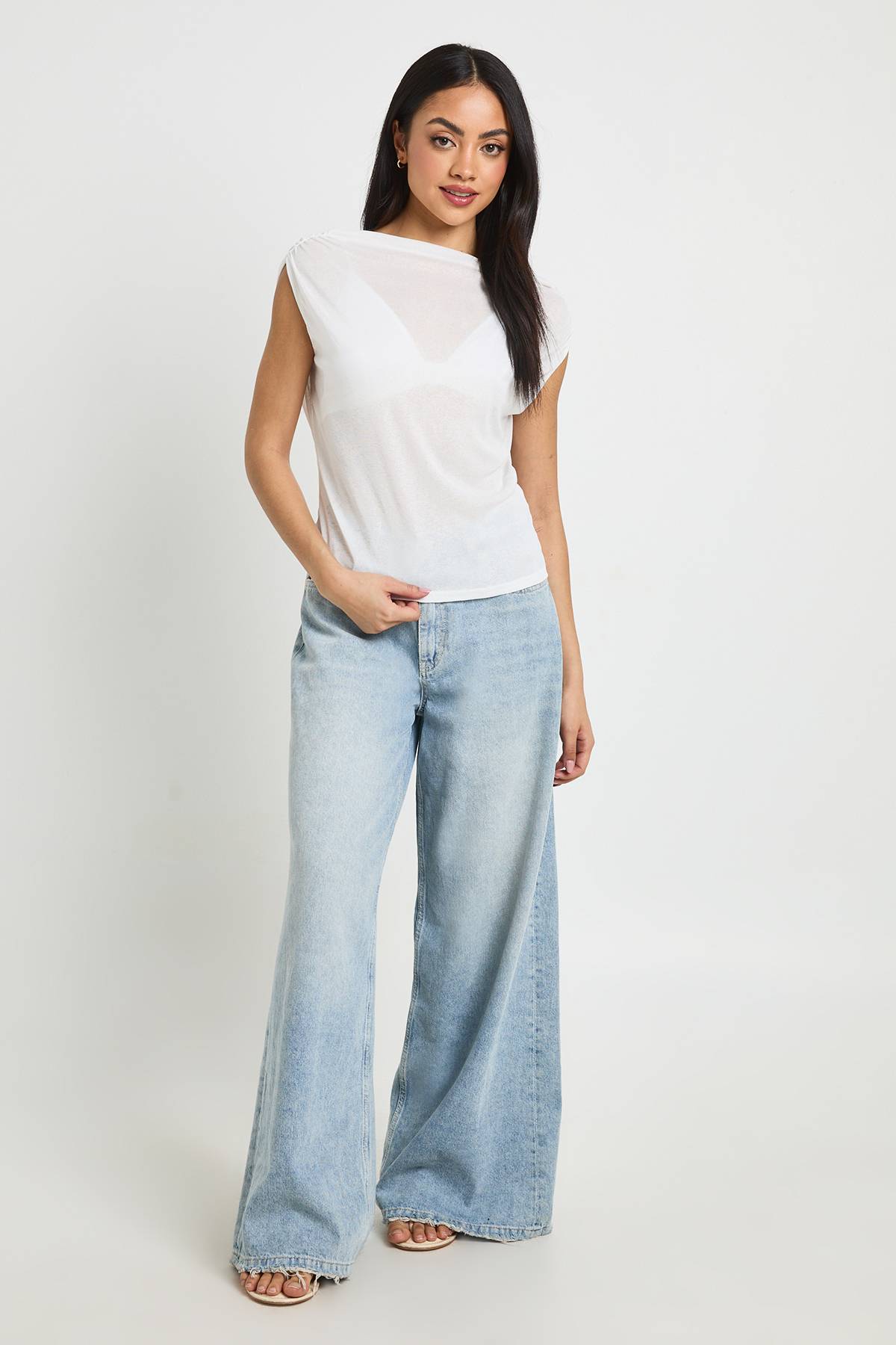 boohoo Haut Sans Manches Transparent À Encolure Drapée