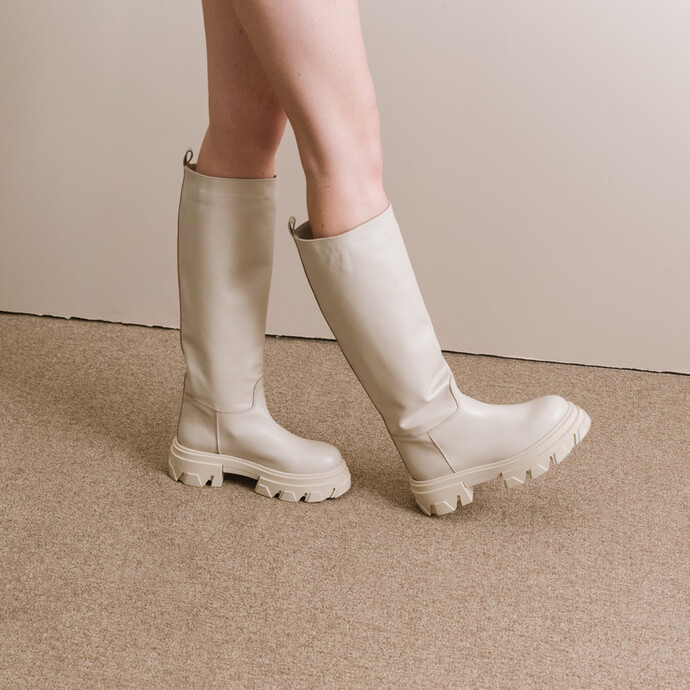 Bottes à semelles crantées  en cuir écru
