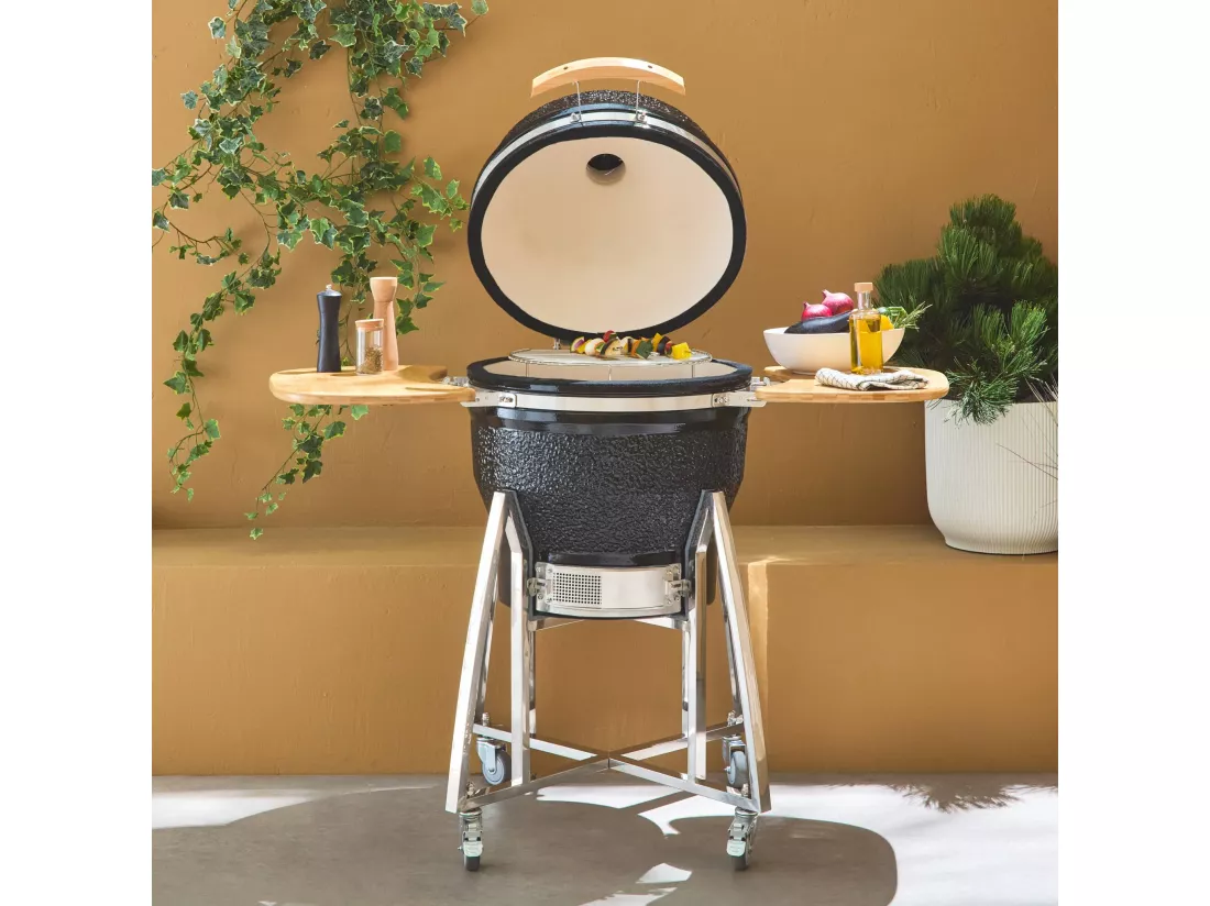 Barbecue charbon en céramique. Kamado Ø 57cm. avec chariot. garde au chaud. récupérateur de cendre et housse. tablettes rétractables