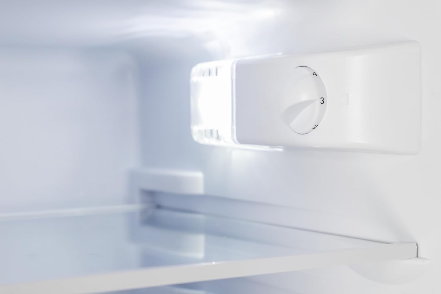 Respekta Einbaukühlschrank mit Gefrierfach 88 cm / 116 L Nutzinhalt/Wechselbarer Türanschlag/Automatische Abschaltung des Kühlteils/Kühl-Gefrierkombination ‎KS88.4-11 / Max. 39 dB/in weiß