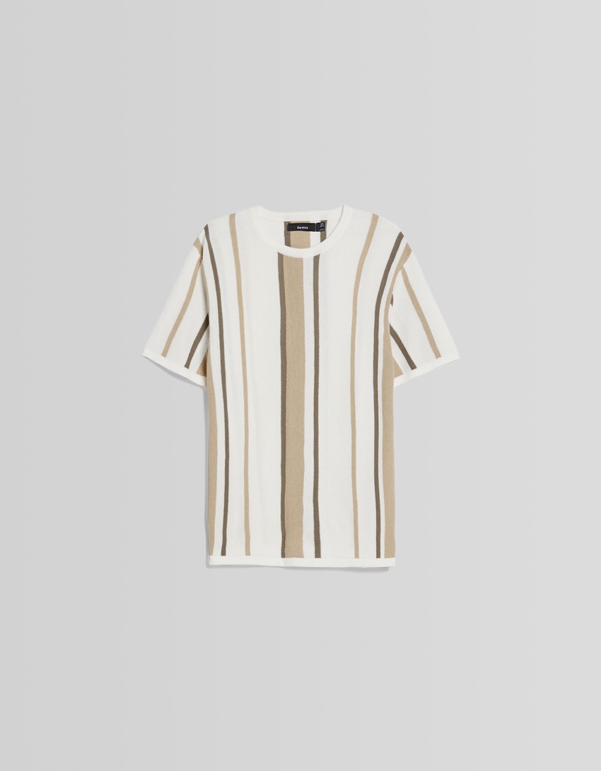 Camiseta de manga curta com estampa de listras verticais