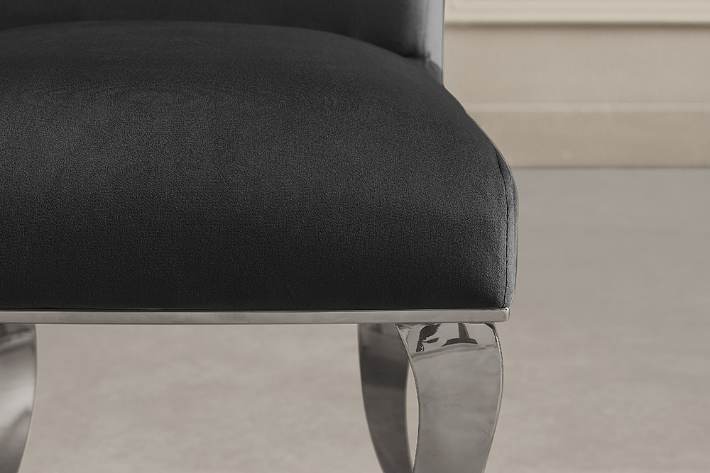 Stuhl MODERN BAROCK DELUXE schwarz Samt mit silbernen Edelstahlbeinen