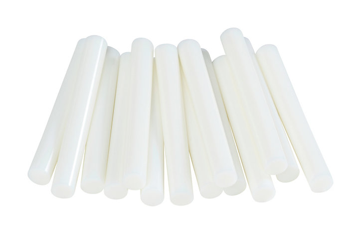 Bâtons de colle blanche universelle 12 mm. Parfait pour les travaux de fixation et de réparation. Paquet de 14 bâtons courts.