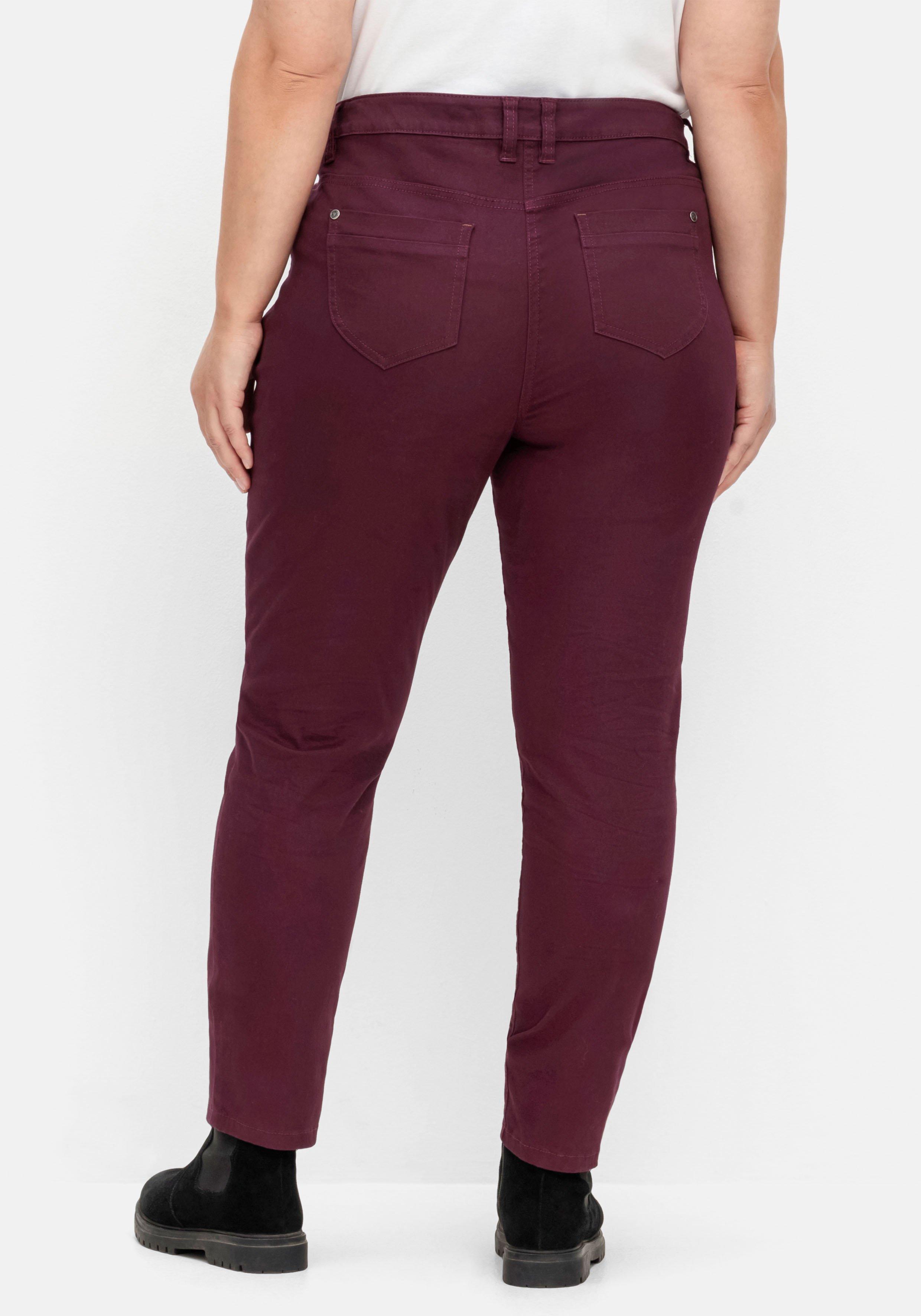 Schmale Twillhose mit Stickerei und Ziernähten