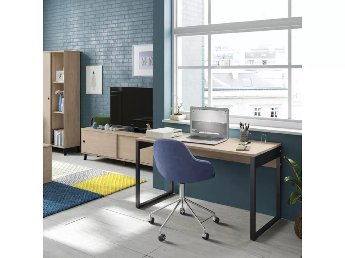 Bureau avec ports USB en aggloméré finition chêne doré et pieds en métal noir - Longueur 135 x Profondeur 60 x Hauteur 76 cm
