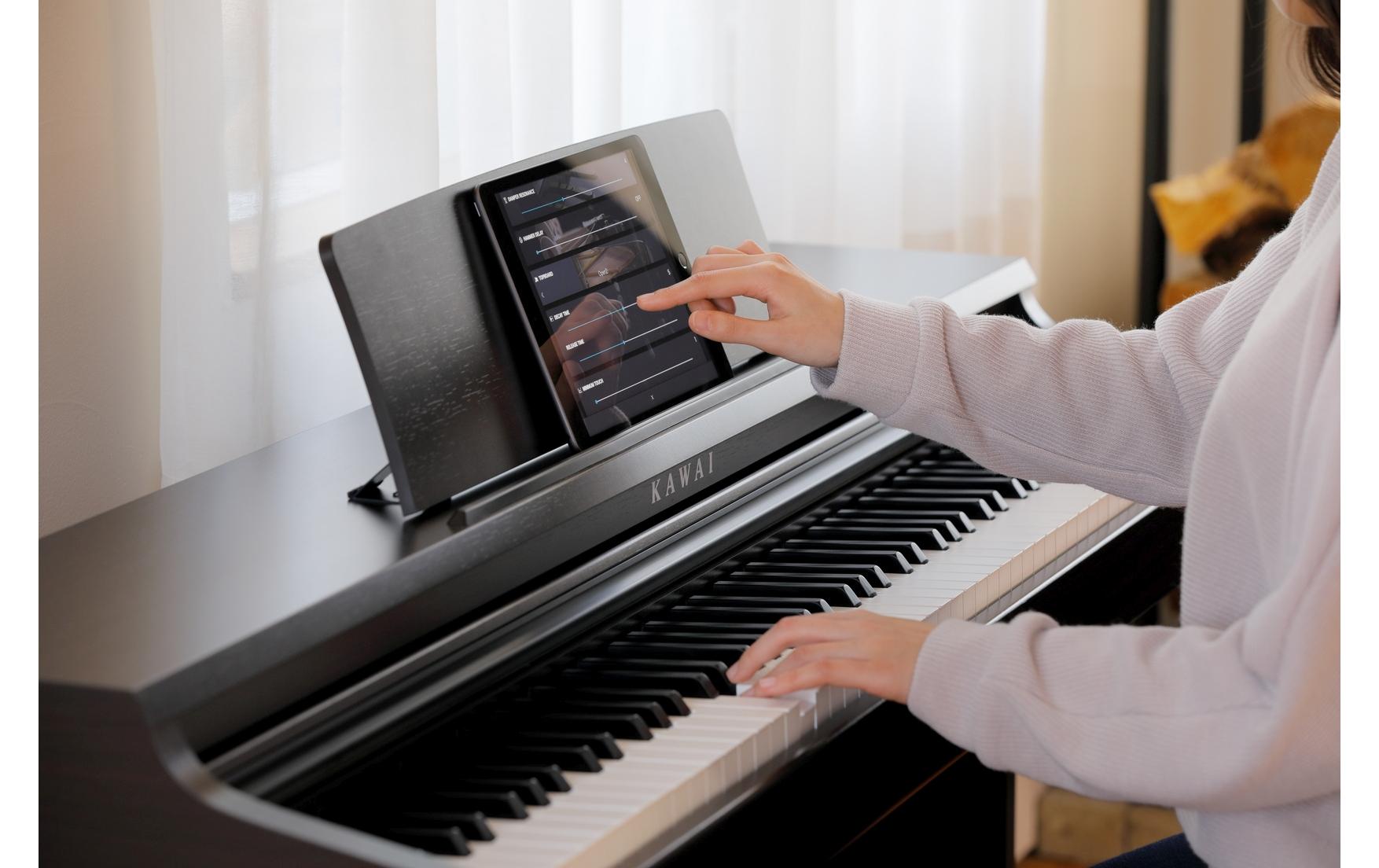 E-Piano KDP-120 – Schwarz<br>Digitalpiano mit Flügelanschlag und -ton sowie Bluetooth- und USB-Anschlussmöglichkeit