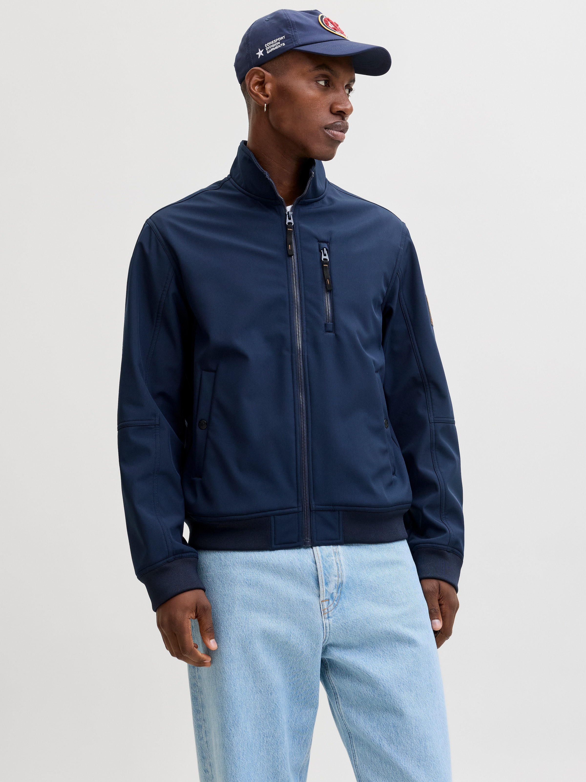 Jack & Jones Softshelljacke »JJEPARKER SOFTSHELL BOMBER SN« mit Brust-Reissverschluss