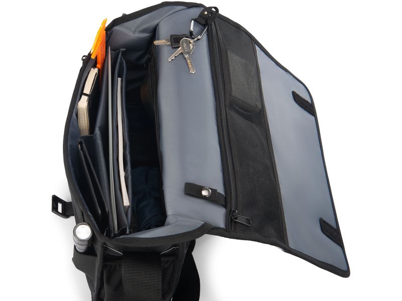 DICOTA Rucksack Hi-Vis 24 l – Schwarz Maximale Sichtbarkeit und Arbeitssicherheit für den Outdoor-Einsatz