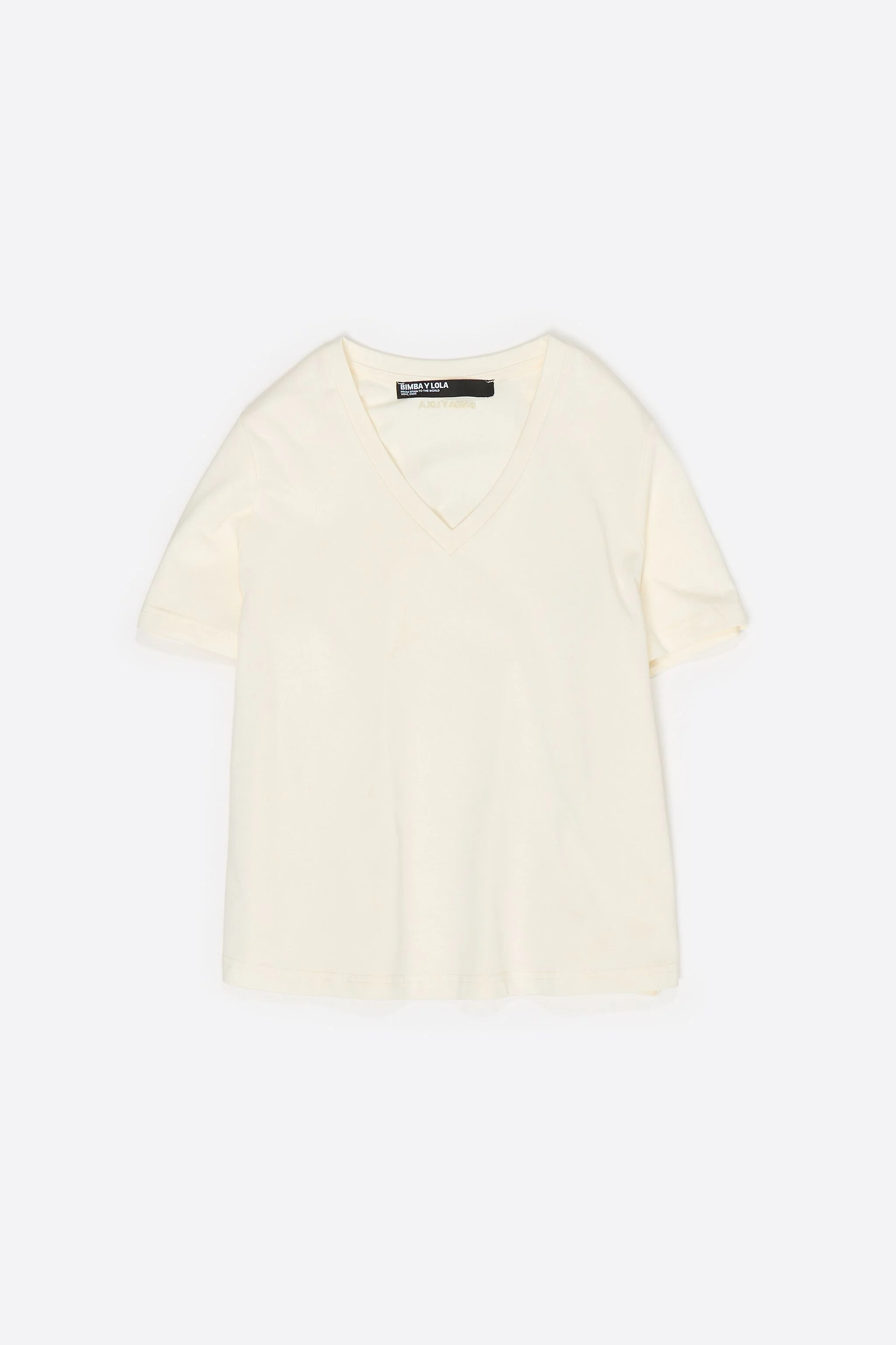 Camiseta evasê com logo bordado na cor marfim