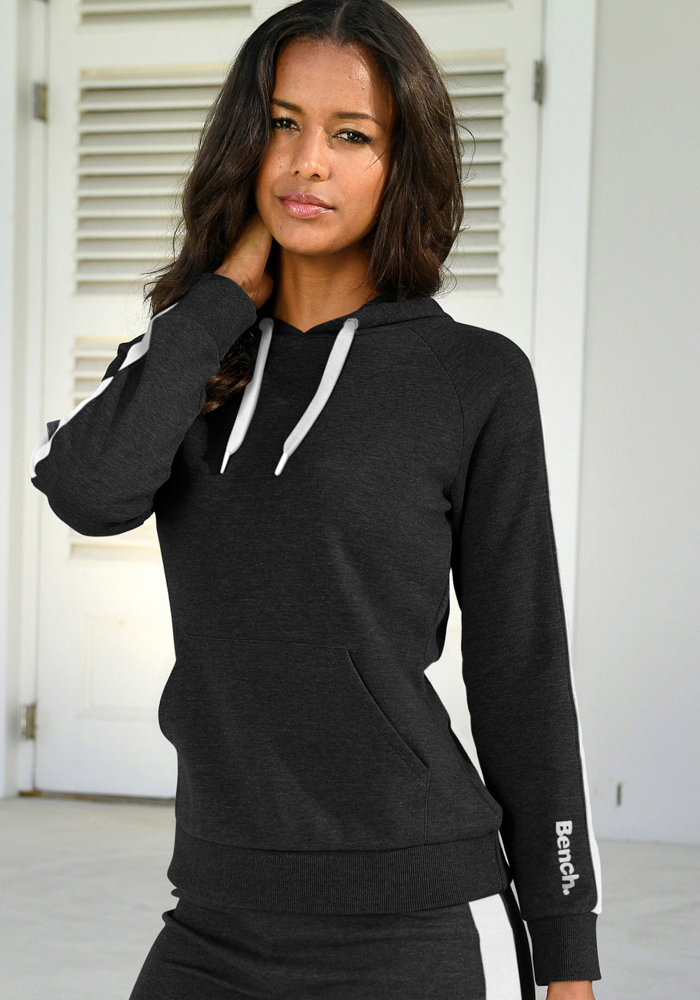 Kapuzensweatshirt in schwarz-weiß