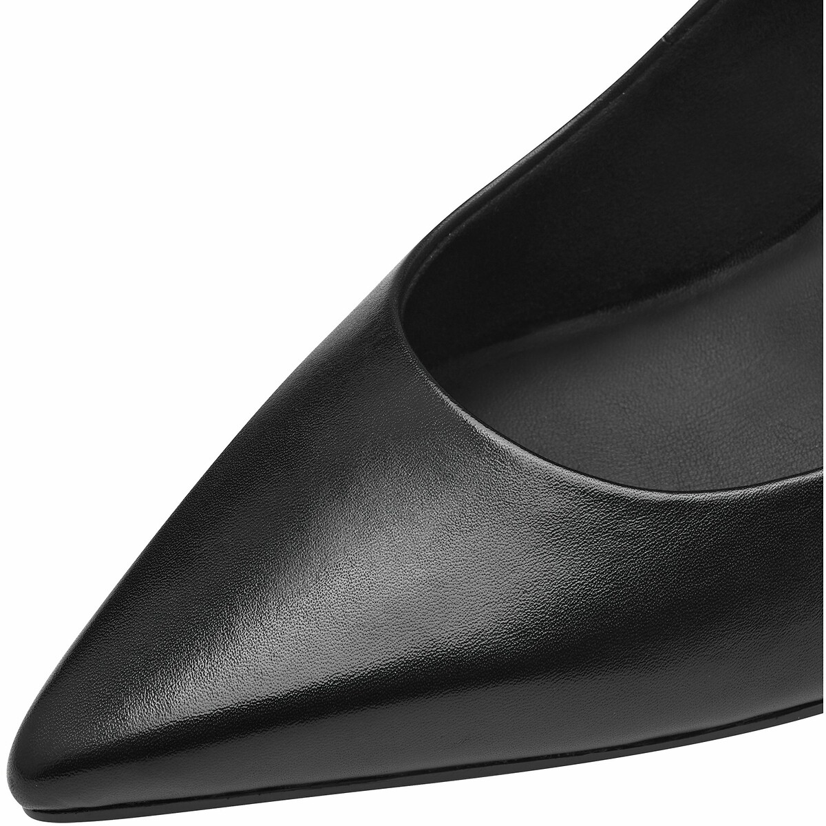 TAMARIS<br>Sapatos de couro de bico fino
