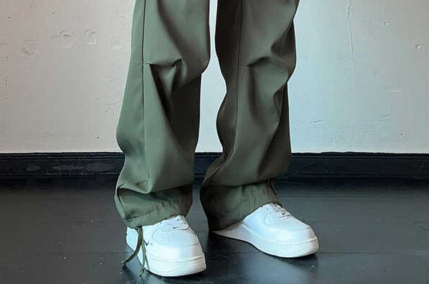 Fushet - Effen cargobroek met elastische taille en rechte pijpen