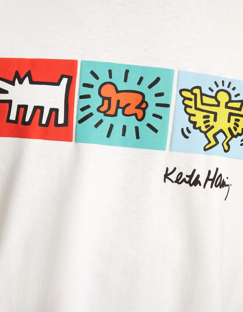 Camiseta de manga curta com estampa Keith Haring e modelagem quadrada.