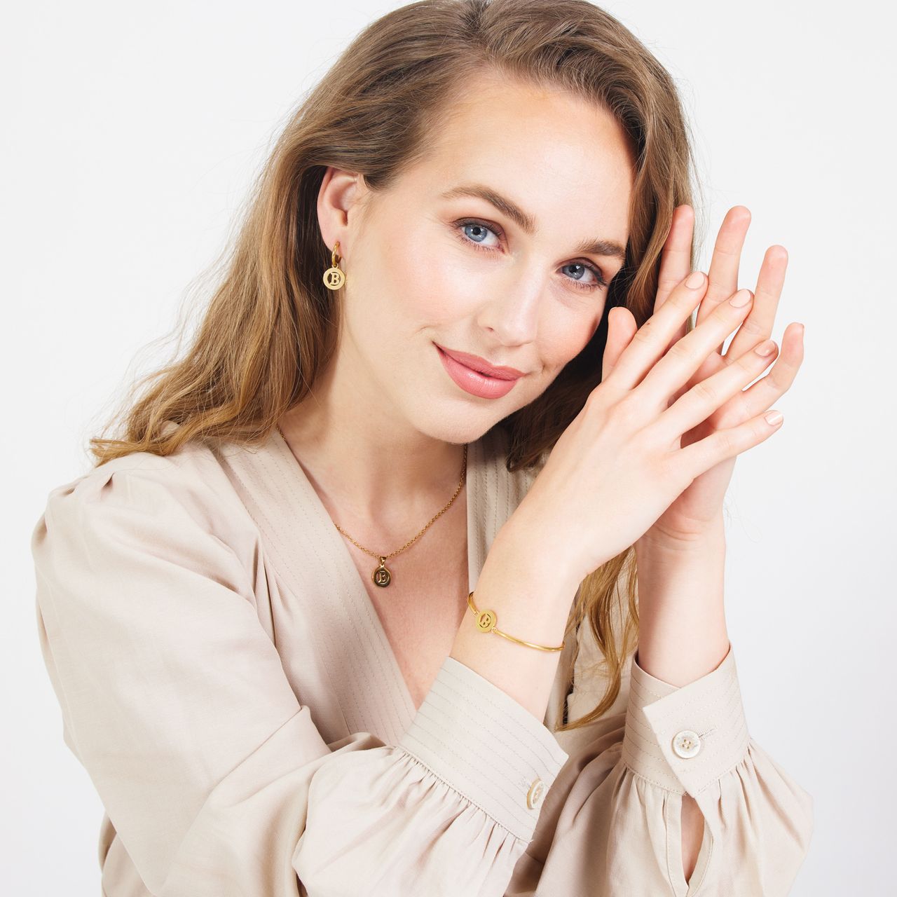 Stalen goldplated armband met letter - B