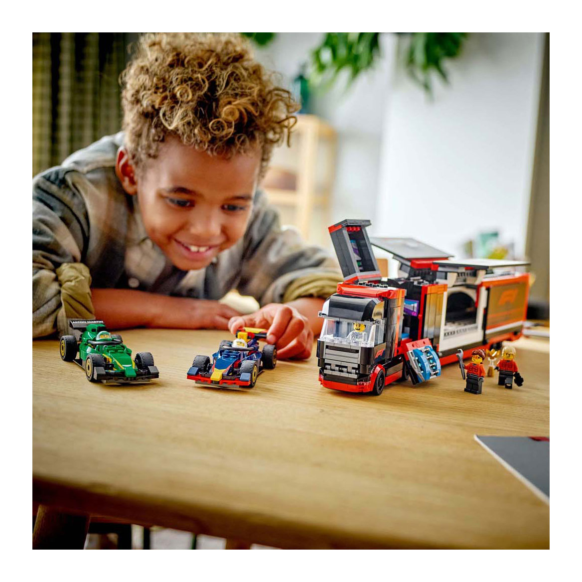 LEGO City 60445 F1 Truck Met Rb20 En Amr24 F1 Auto's