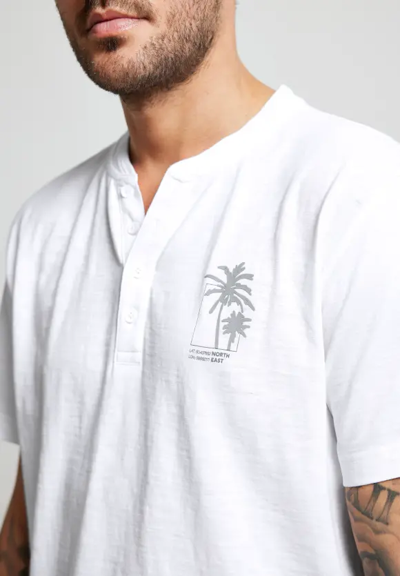 Henleyshirt in Garment Dye - White
