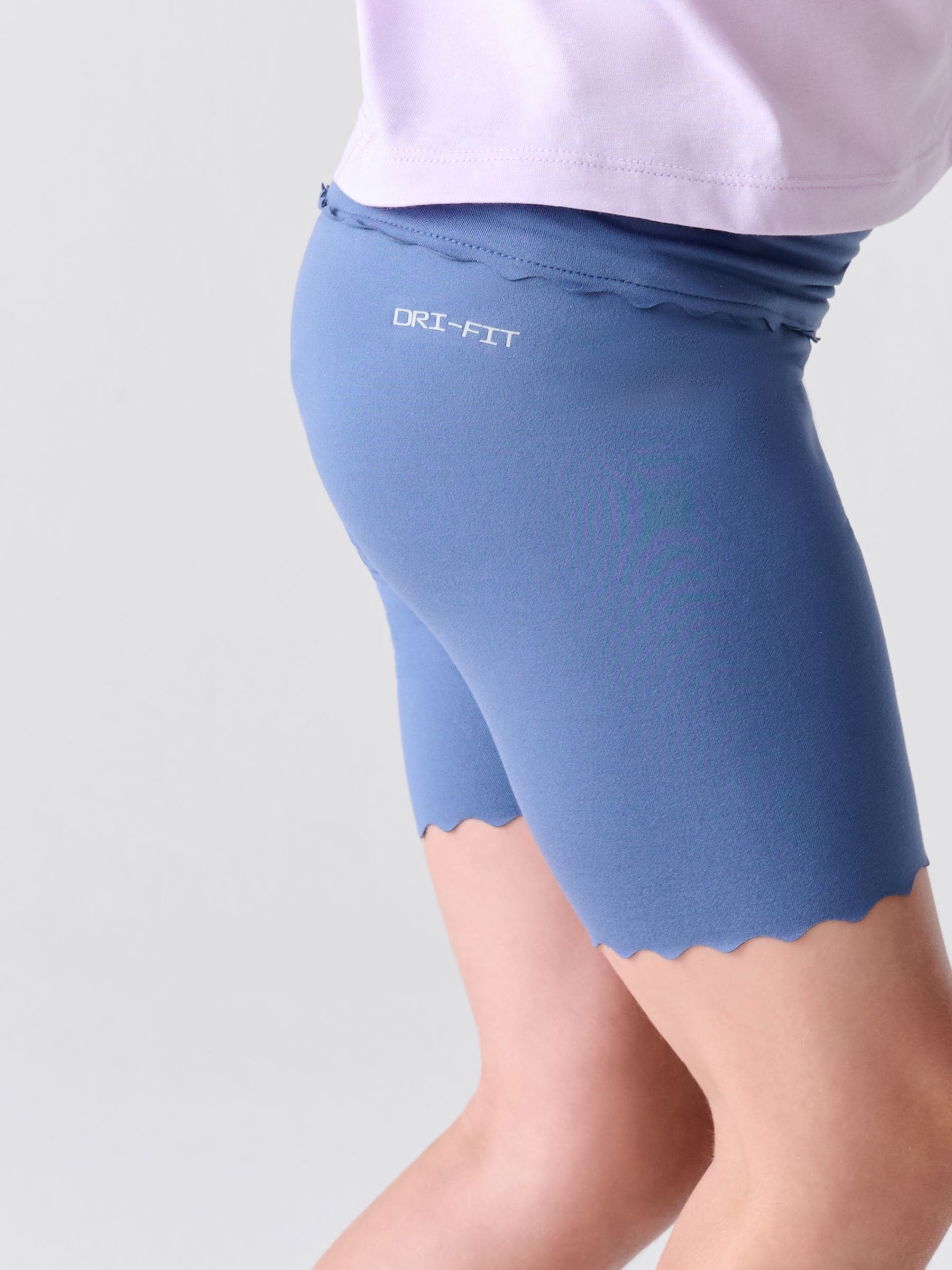 Blauw - Nike set van fietsshorts en T-shirt voor kleine kinderen