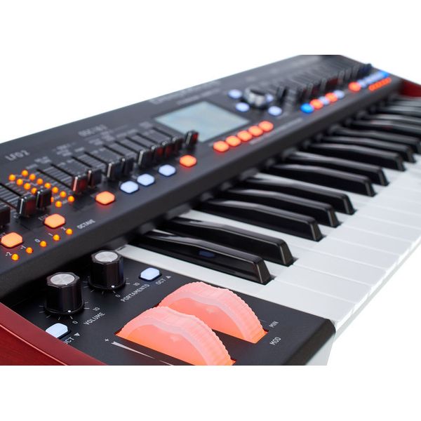 Behringer DeepMind 6