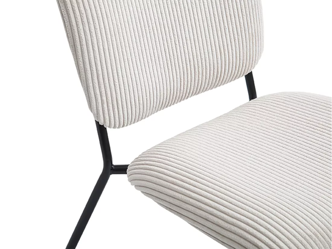 Fauteuil en velours côtelé beige LOVUNIA de Maison Céphy
