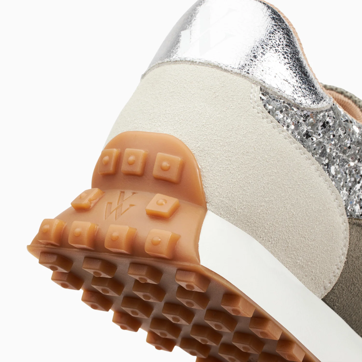 Sneakers-Baskets monogramme Faustine argent et gris à semelle running