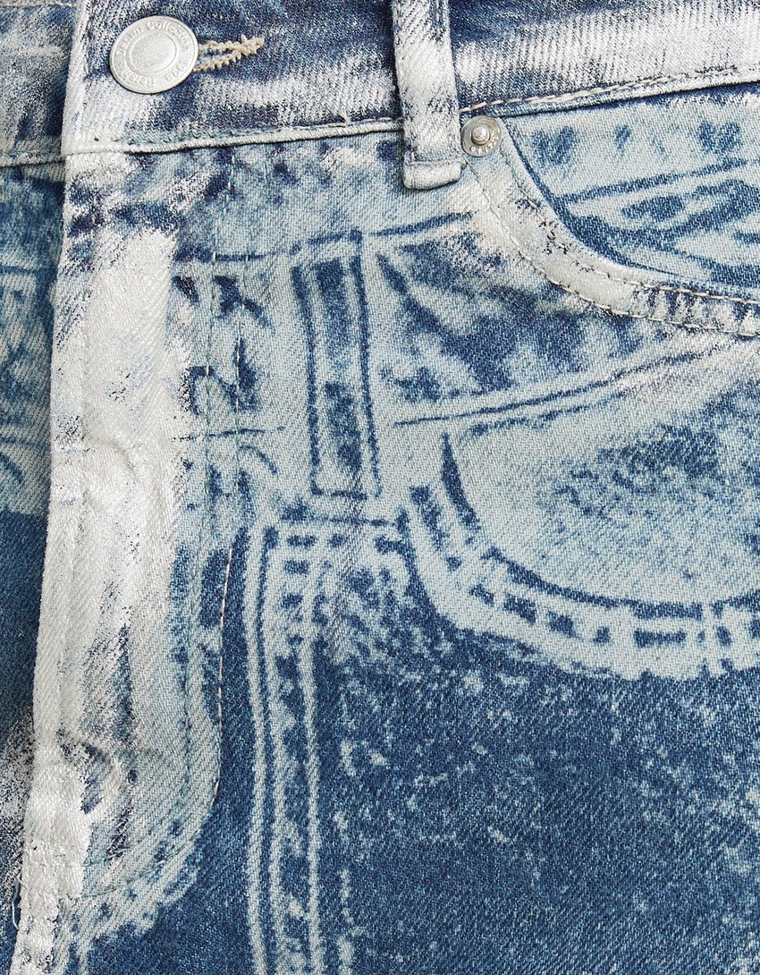 Saia midi jeans com estampa metálica