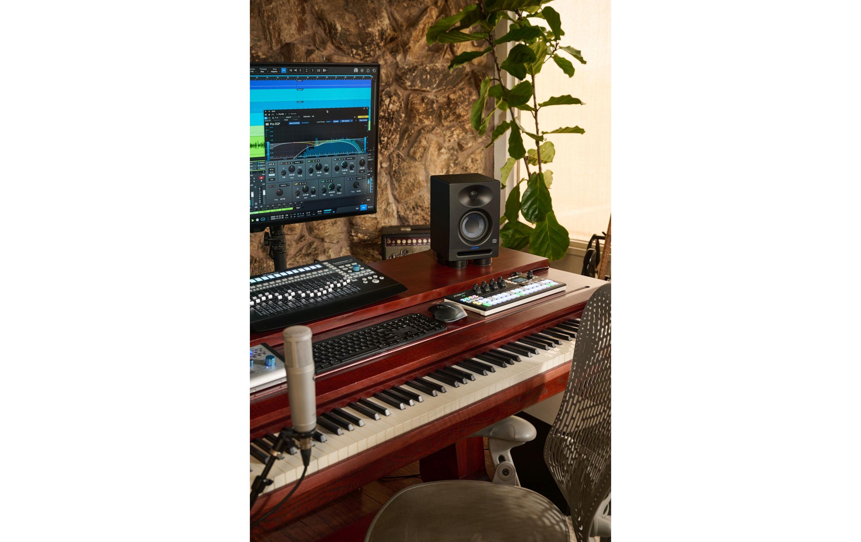 Studiomonitor Eris Studio 4 Schwarz<br>Aktive 4.5-Zoll 2-Wege-Studiomonitore mit EBM Wave Guide