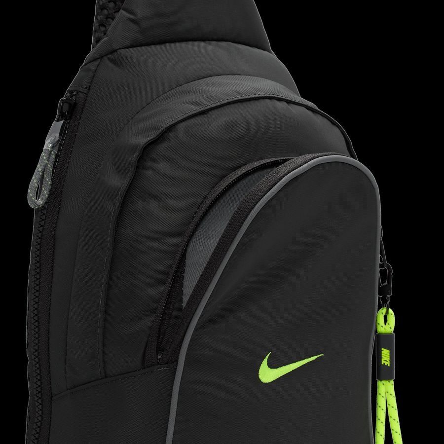 Nike Sportswear Essentials