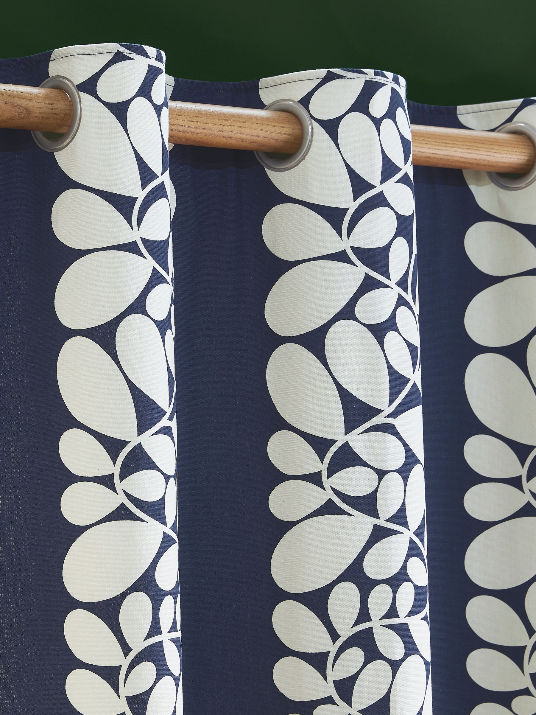Orla Kiely ringgordijnen met strepen en bladcontourenprint