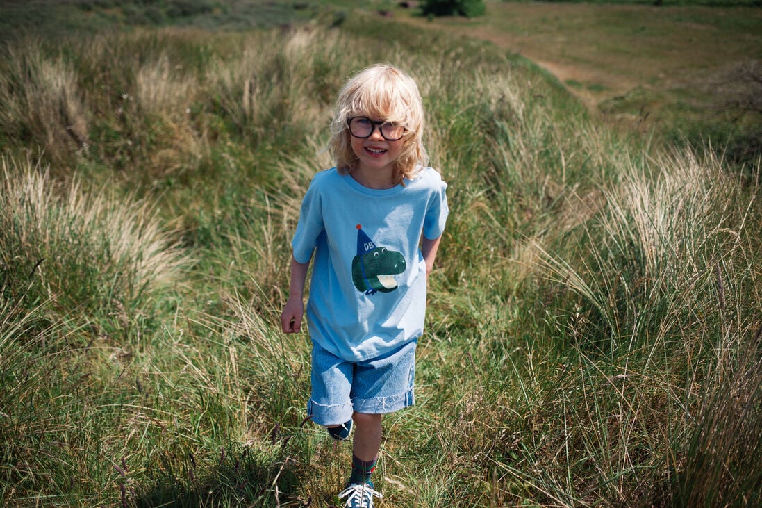 DAILY BRAT blauwe daily brat t-shirt daffy dino t-shirt