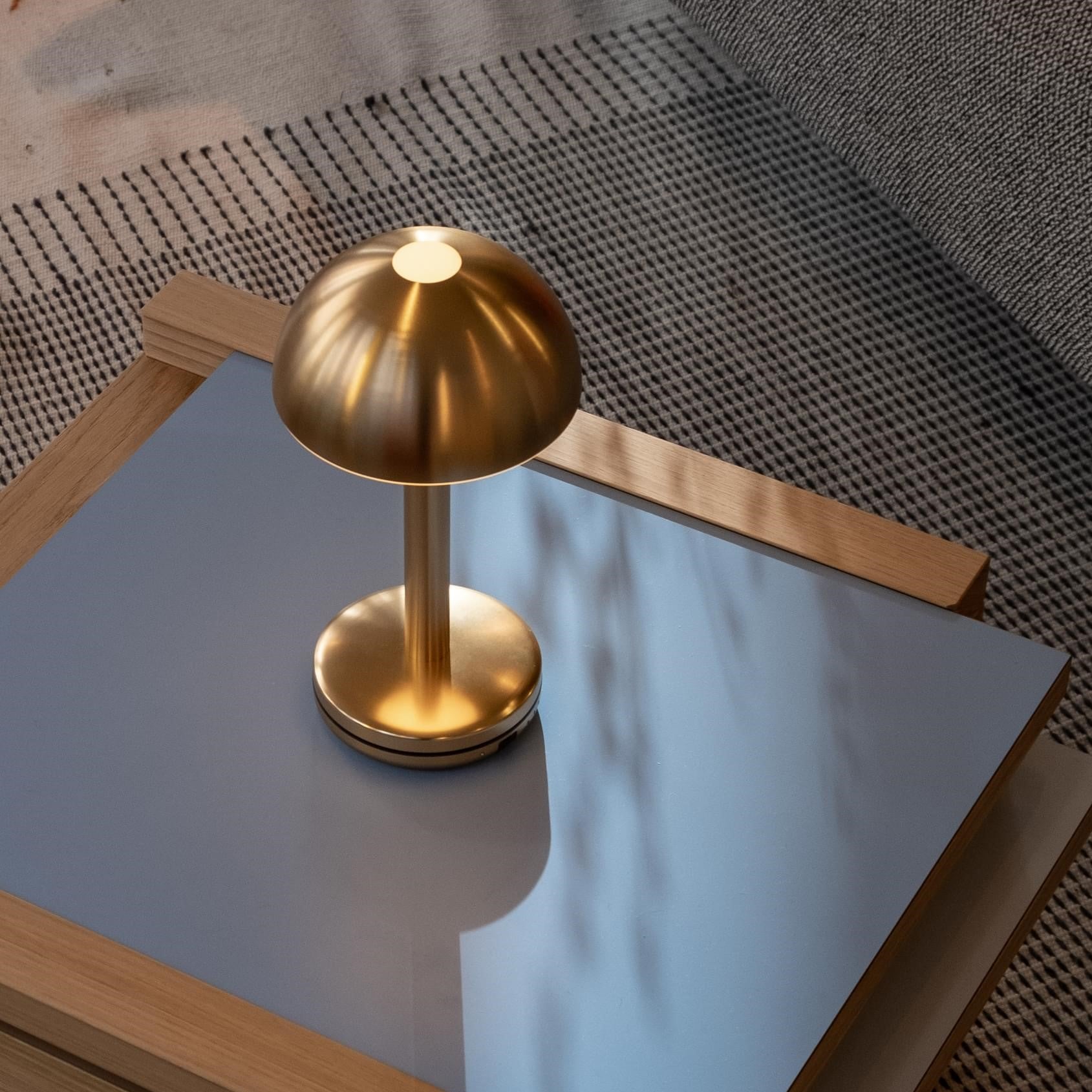 Humble Bug Oplaadbare Tafellamp - Gold