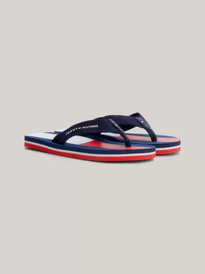 Chinelo de dedo com estampa de bandeira