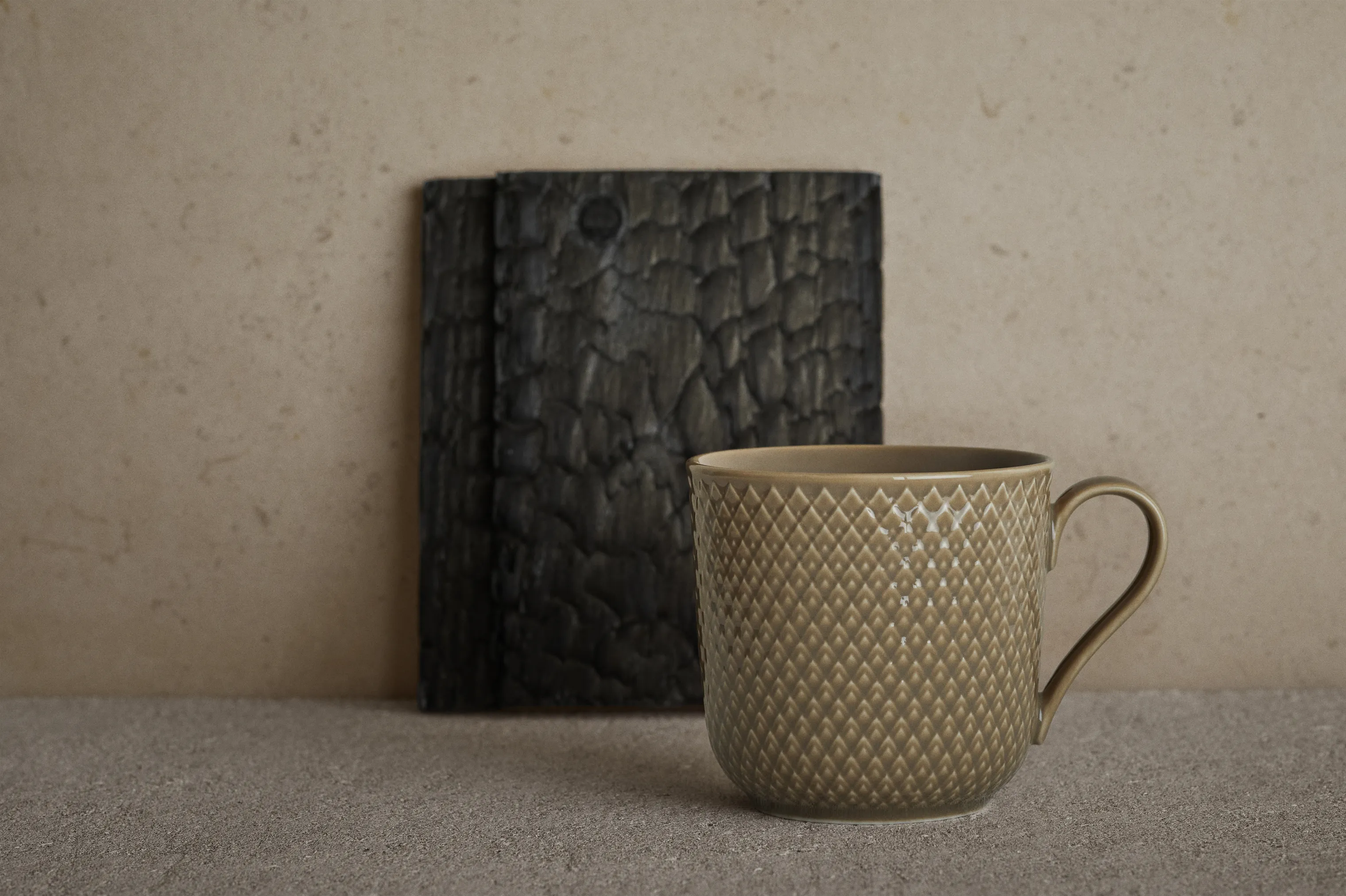 Lyngby Porcelæn Rhombe Earth Krus m. hank