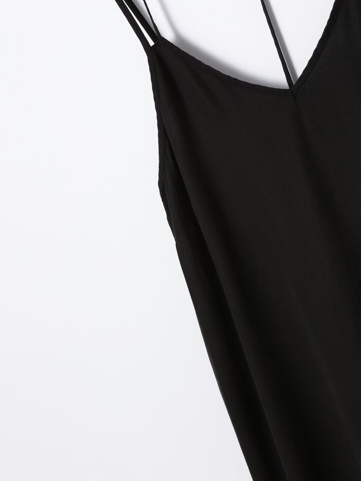 Vestido midi fluido com alças finas - Preto