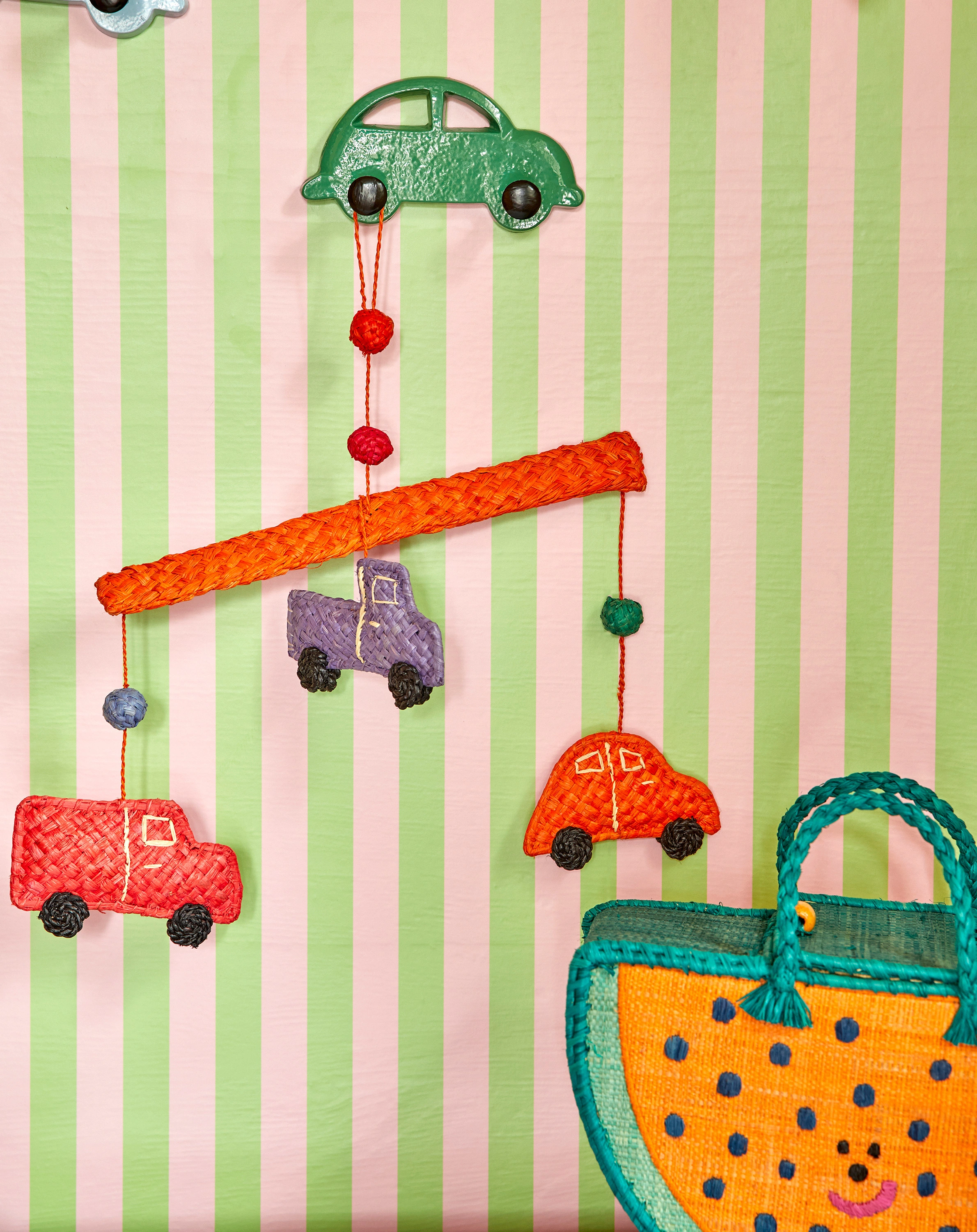 Raffia-Mobile CARS in bunt