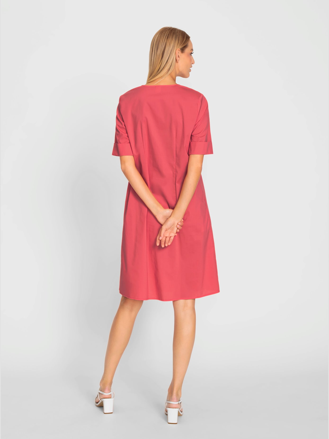 Robe manches à revers fixe