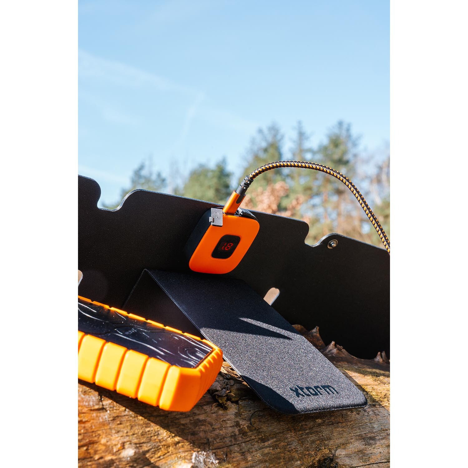 Xtorm 28W Foldable Solar Booster