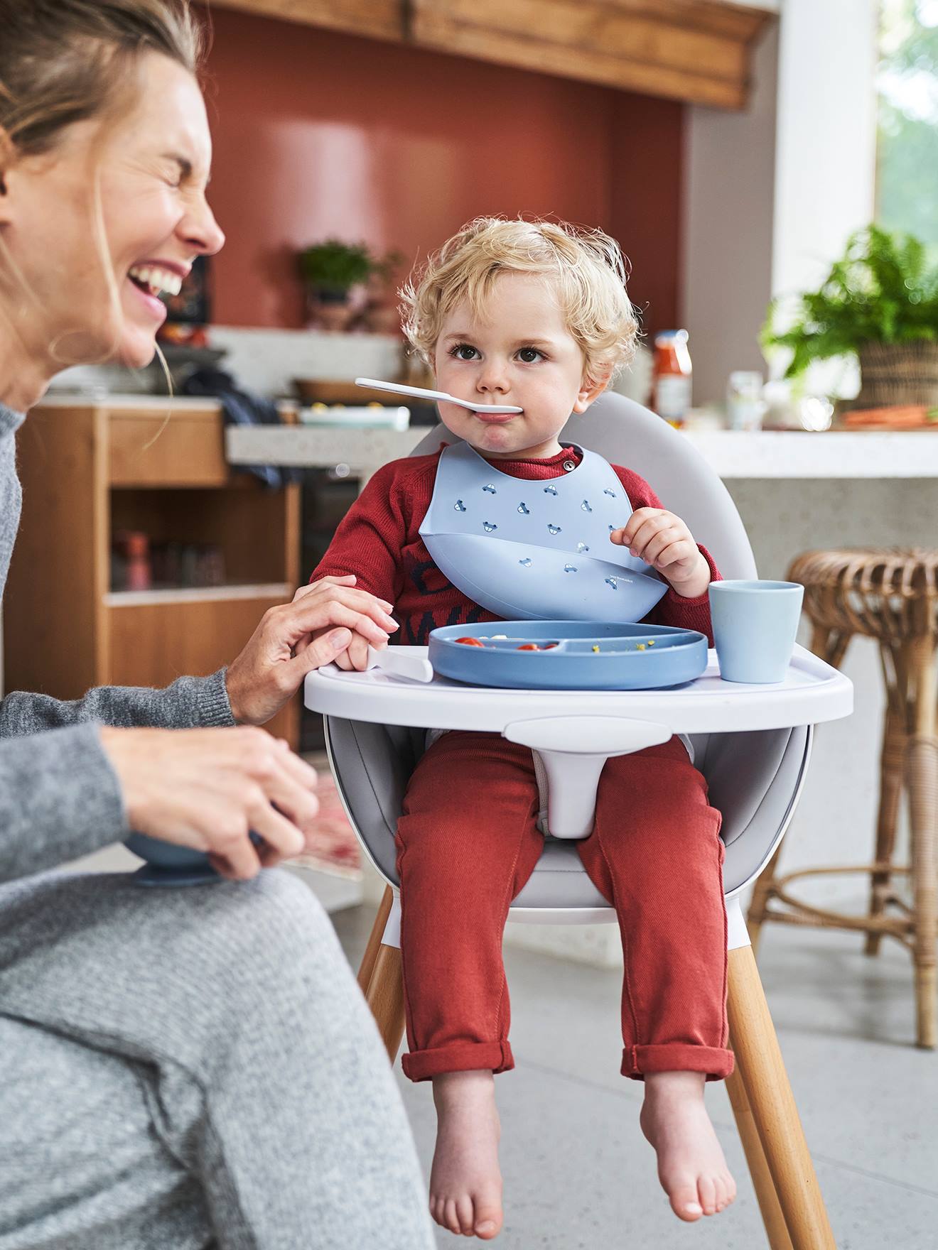 Conjunto de alimentos de silicone com estampa branca clara