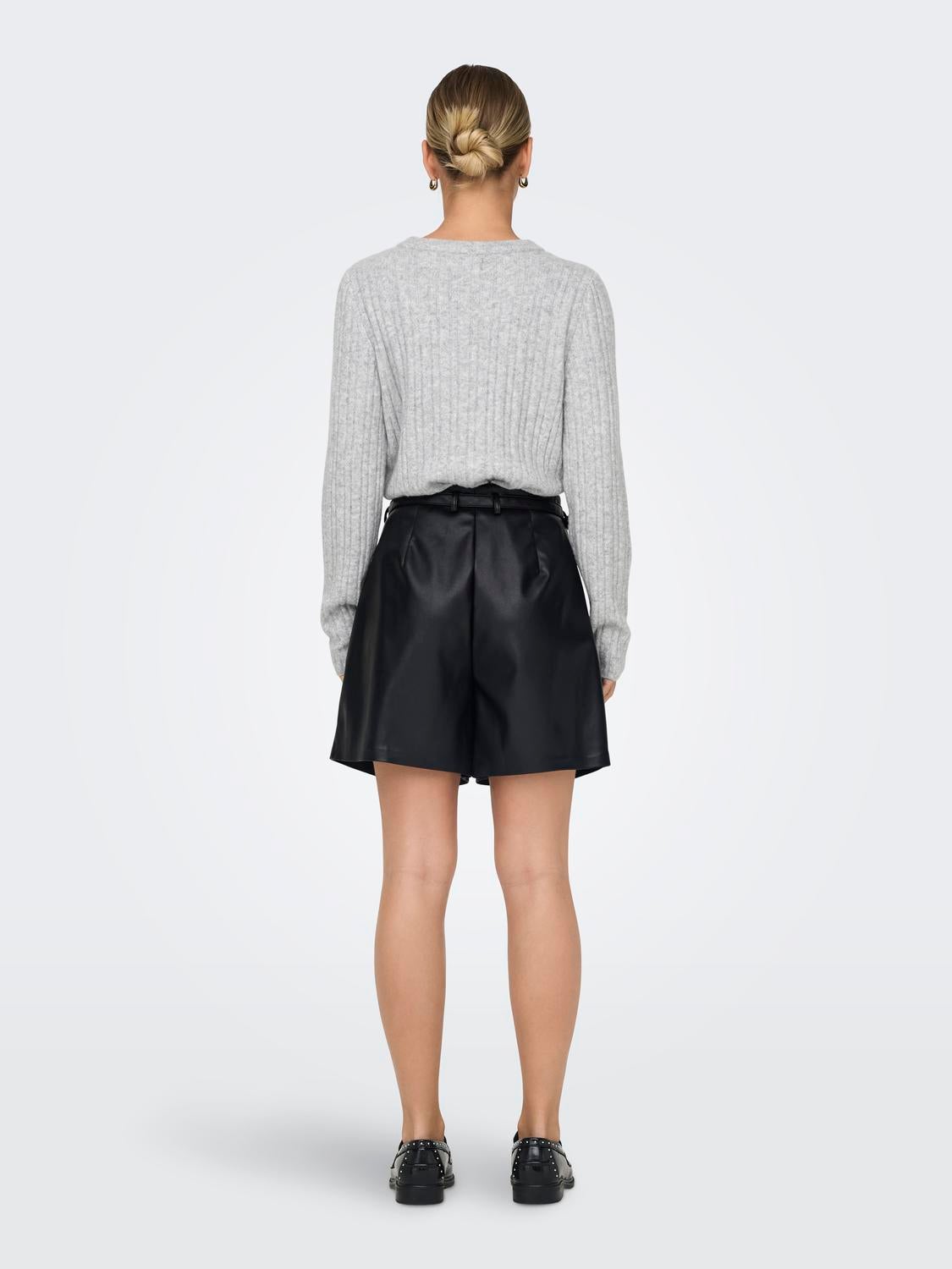 ONLHEIDI Mittlere Taille Normal geschnitten Shorts in Lederoptik Black