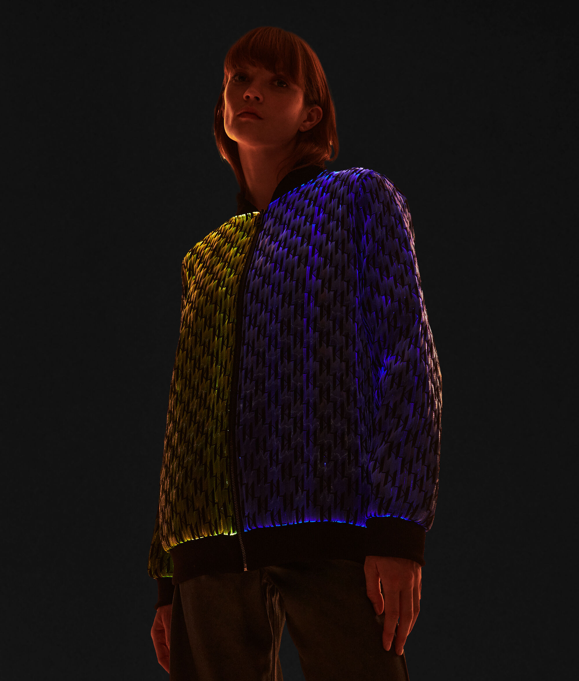 BLOUSON AVIATEUR À LED SÉLECTIONNÉ PAR HUN KIM