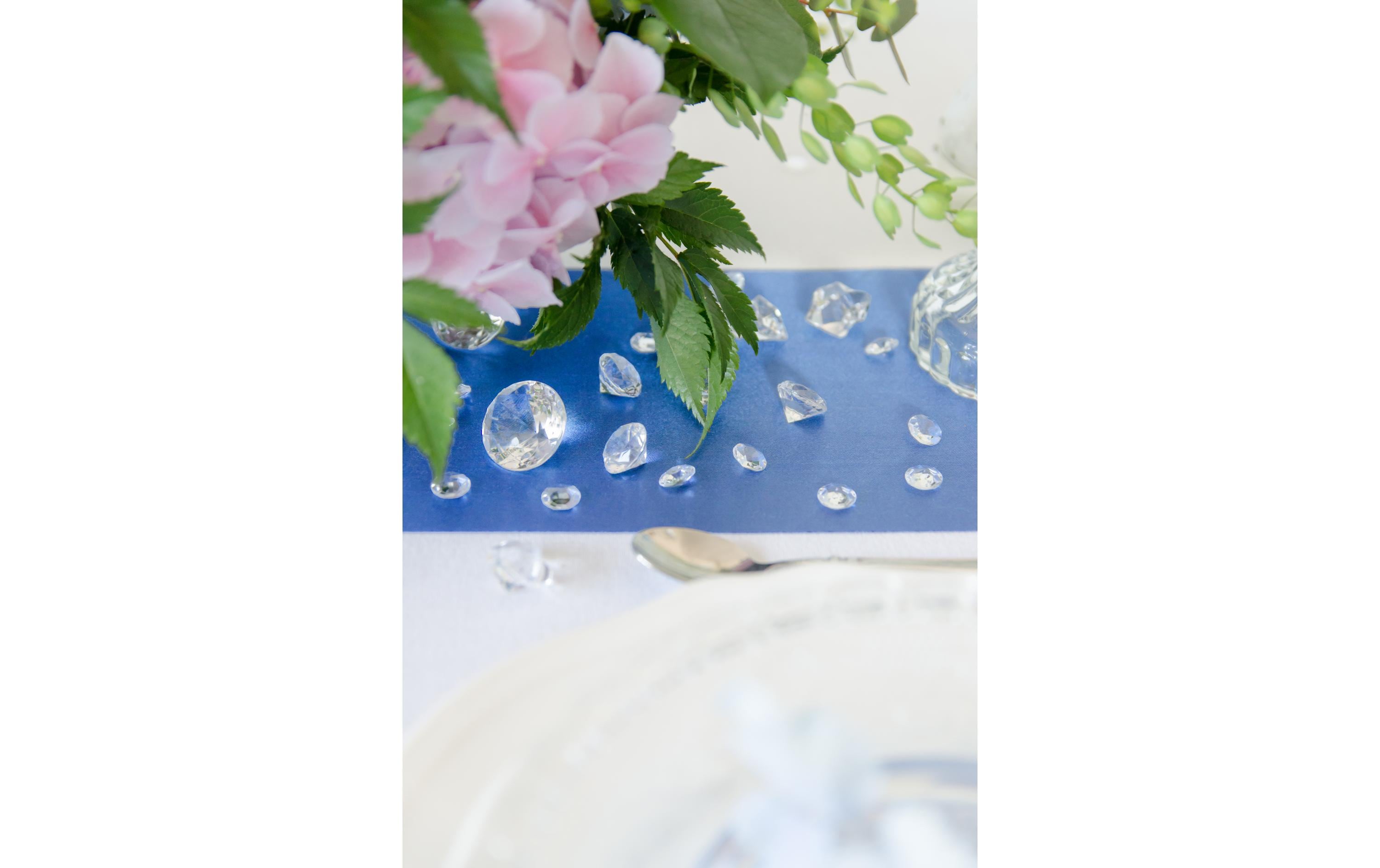 Streudeko Diamanten 1.2 cm, 100 Stück, TransparentStreudiamanten für den gedeckten Tisch an der Hochzeit und Festen wie Geburtstagspartys, Babyshower, Weihnachten oder Silvester