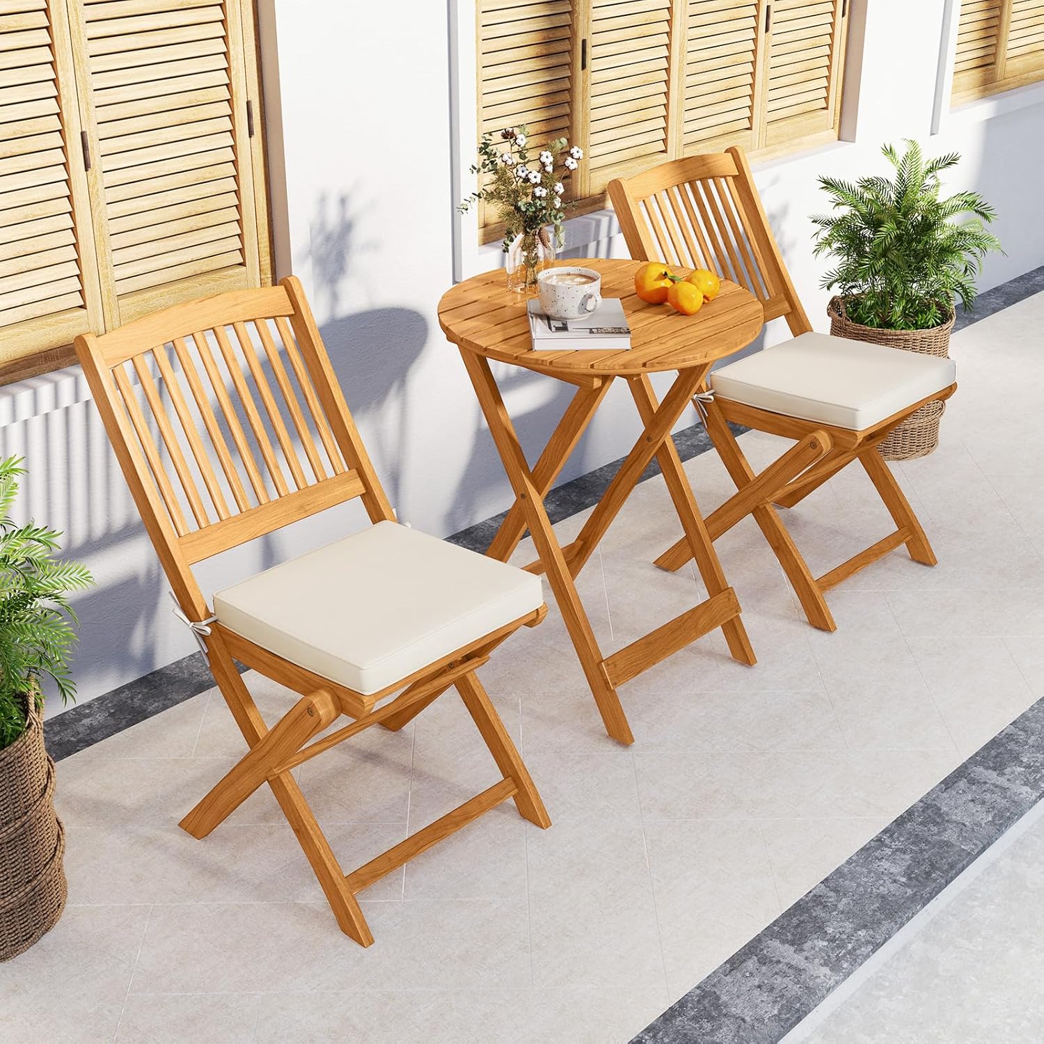 COSTWAY 3tlg. Balkonmöbel Set, Bistrotisch mit 2 Stühlen, klappbares Balkonset aus Akazienholz mit 2 Kissen, Bistroset, Gartengarnitur, Gartenmöbel, Sitzgarnitur, Sitzgruppe für Garten, Balkon (Beige)