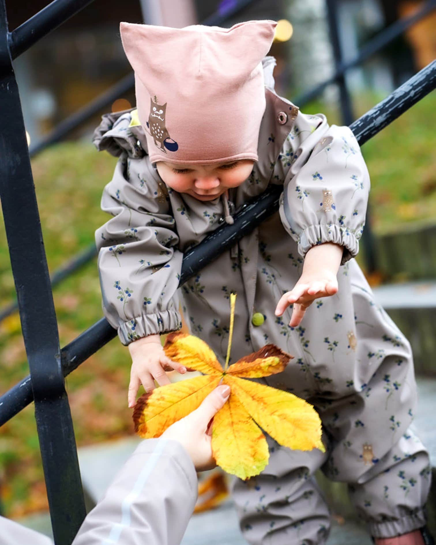 Kattnakken Babyregndress Dugg<br>En stor favoritt hos både barn, foreldre og barnehager!