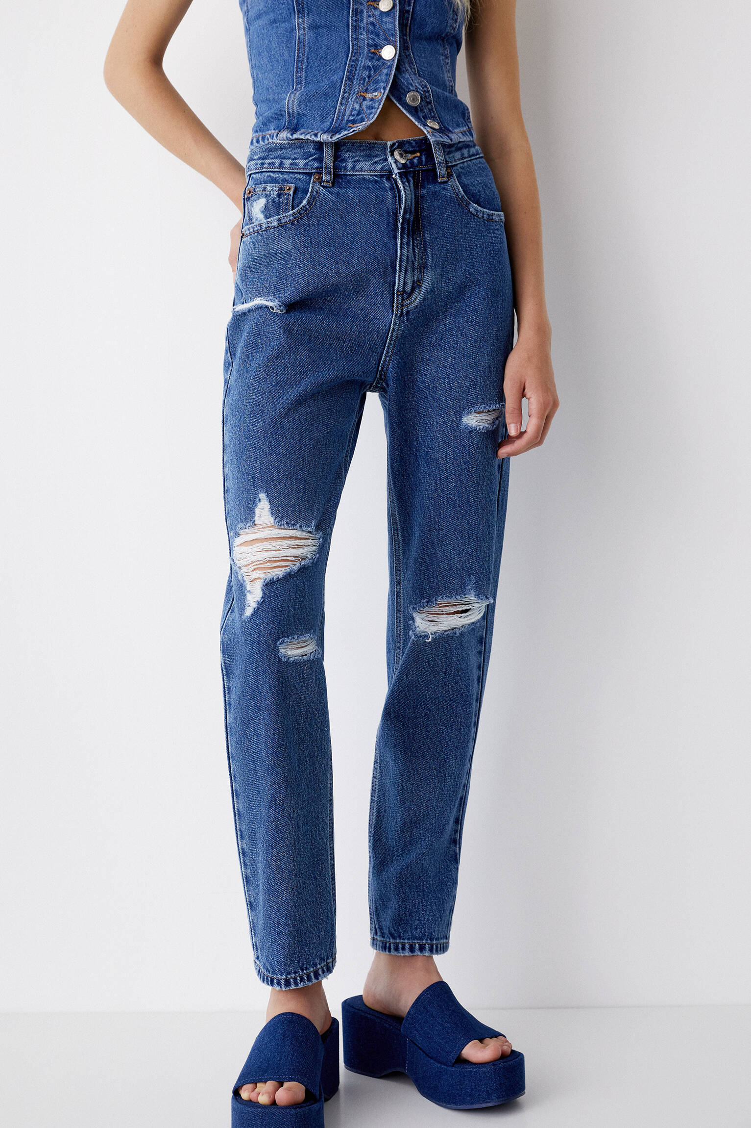 CALÇA JEANS MOM RASGADA - AZUL ESCURO