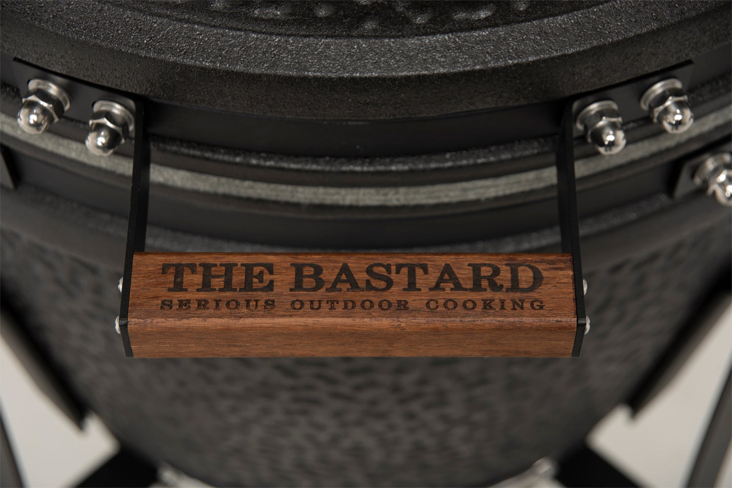 The Bastard kamado barbecue Urban Medium 2021 48 x 40 x 122 cm