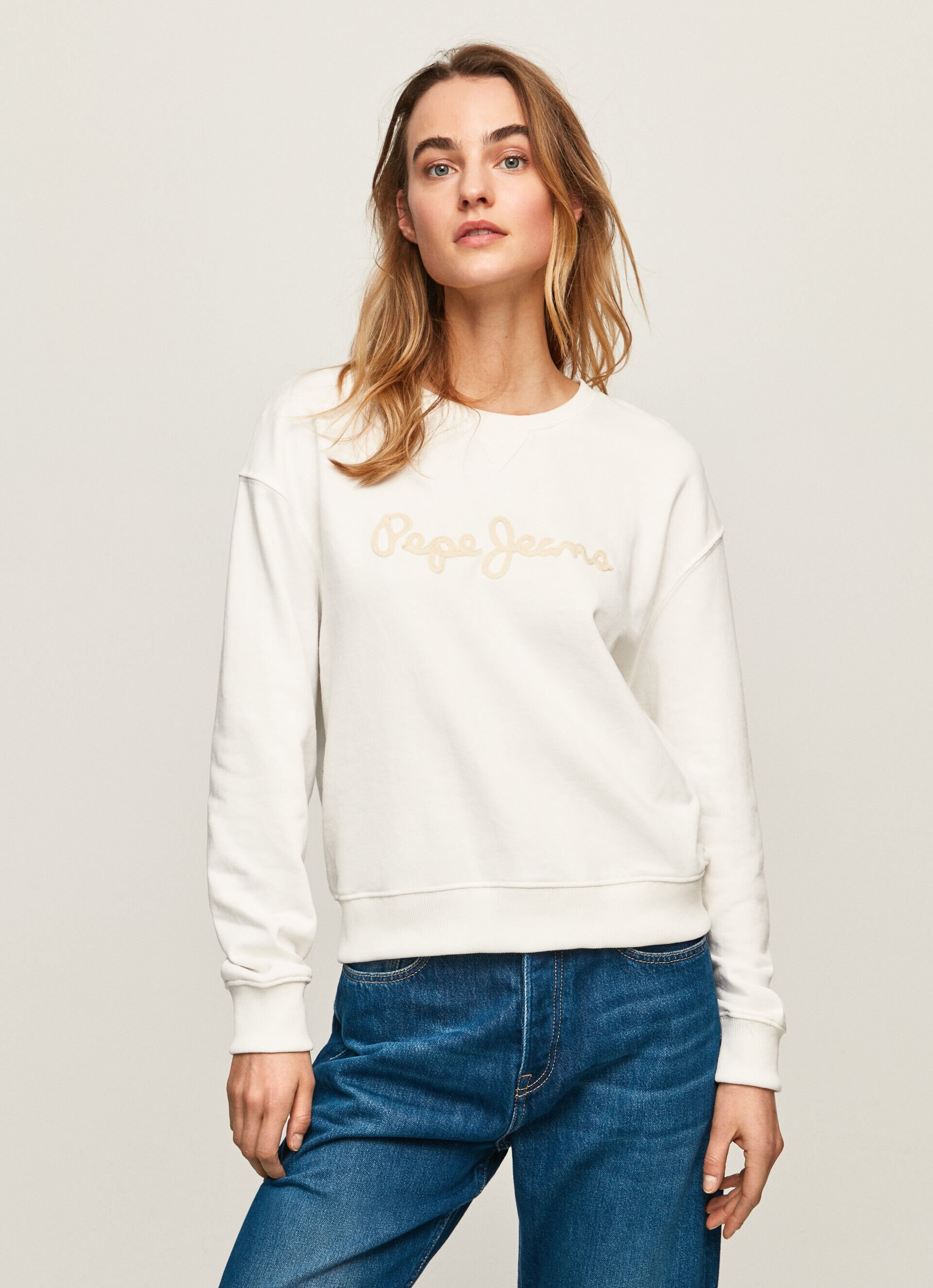 CAPUZ COM LOGOTIPO ESTAMPADO - branco