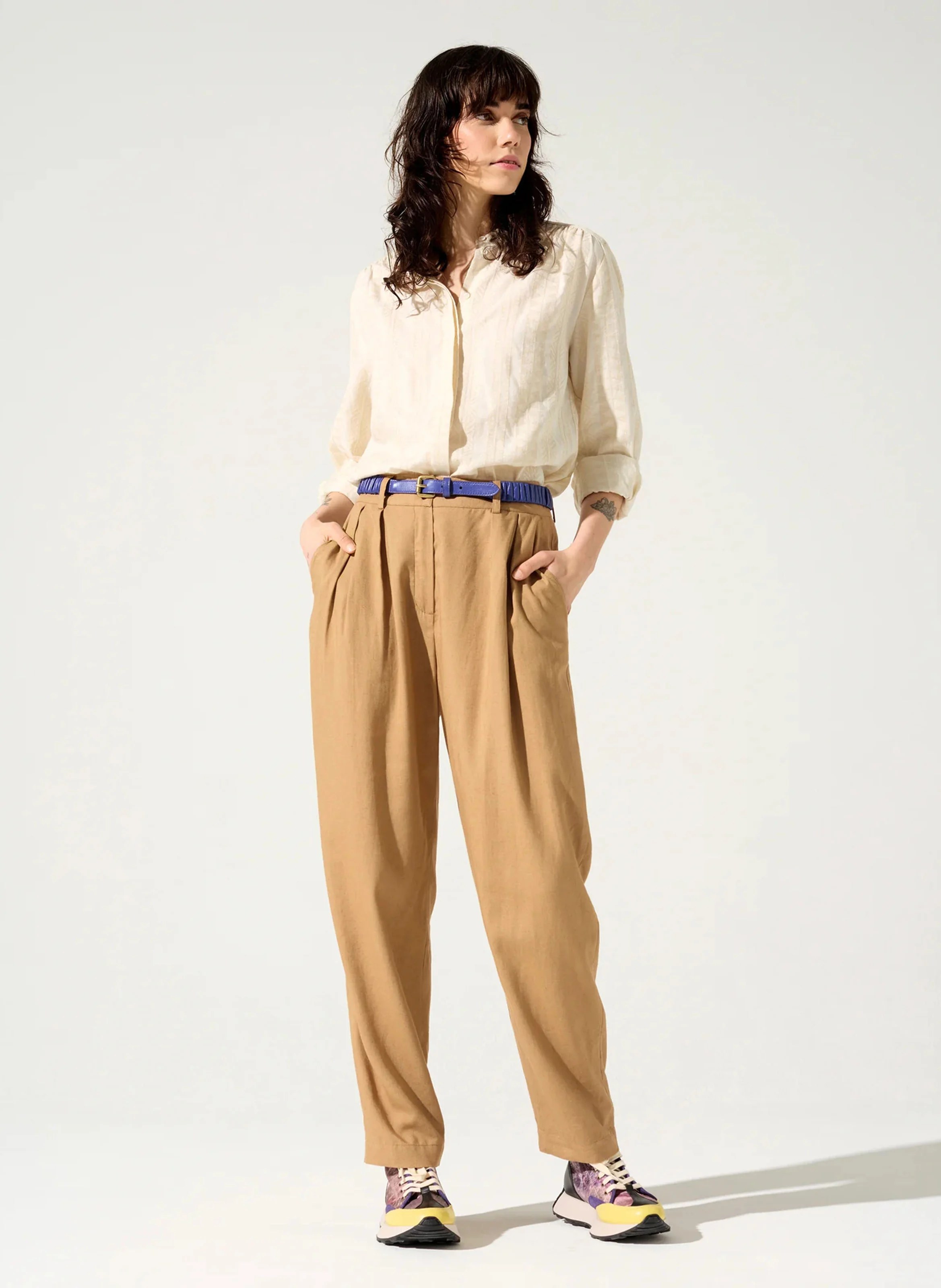 LOUKA - Pantalon carotte taille haute | Marron